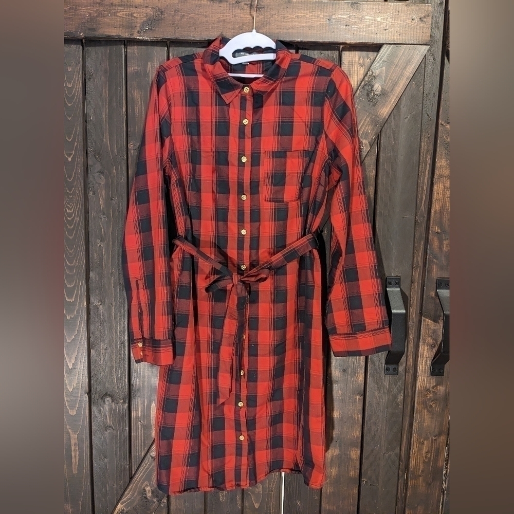 Perfect holiday plaid, limited shirt dress size S